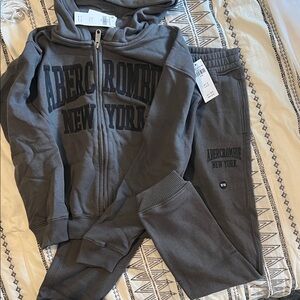 Abercrombie Kids boys classic Gray Hoodie and Sweat Pants set size 9/10 NWt